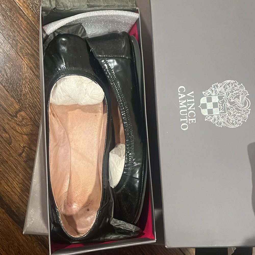 Vince Camuto black ballet flats